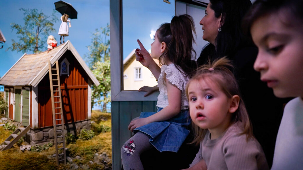 Children watching the magical scenes aboard Sagotåget