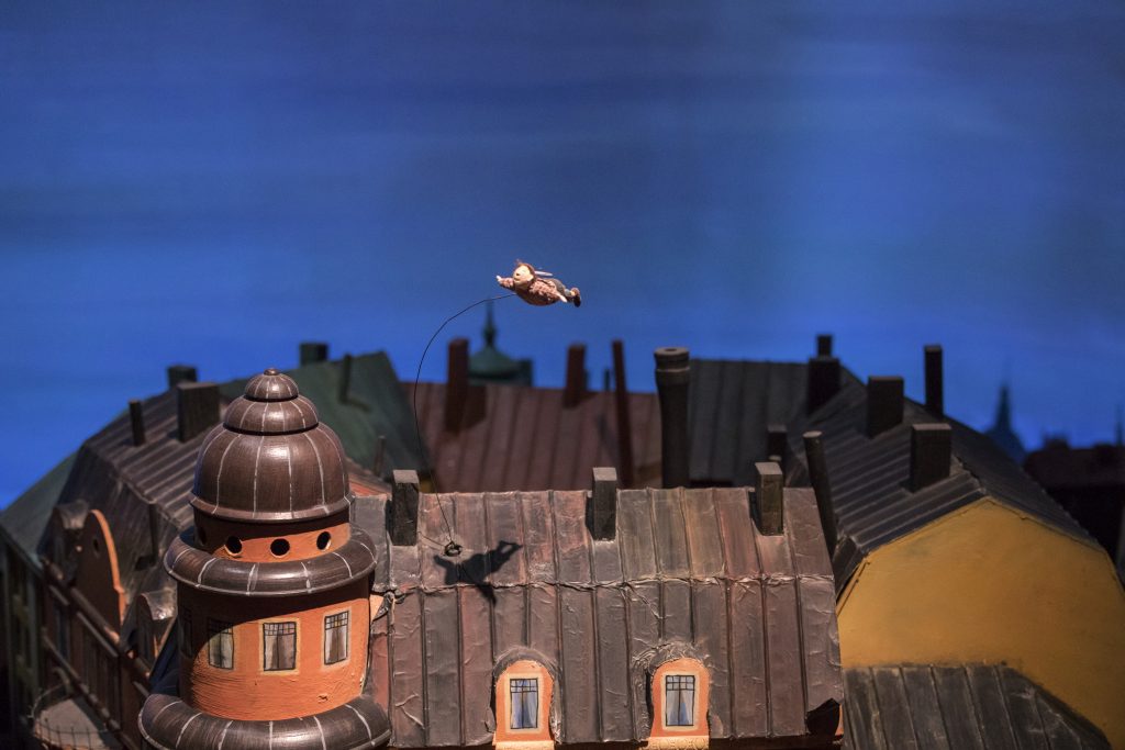 Karlsson flying over the rooftops in Sagotåget